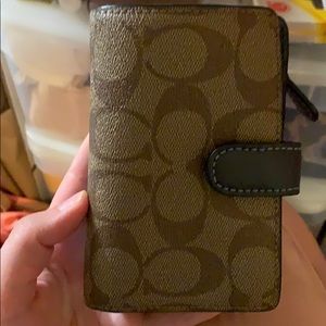 Like new! Coach wallet with coach logo blue detail
